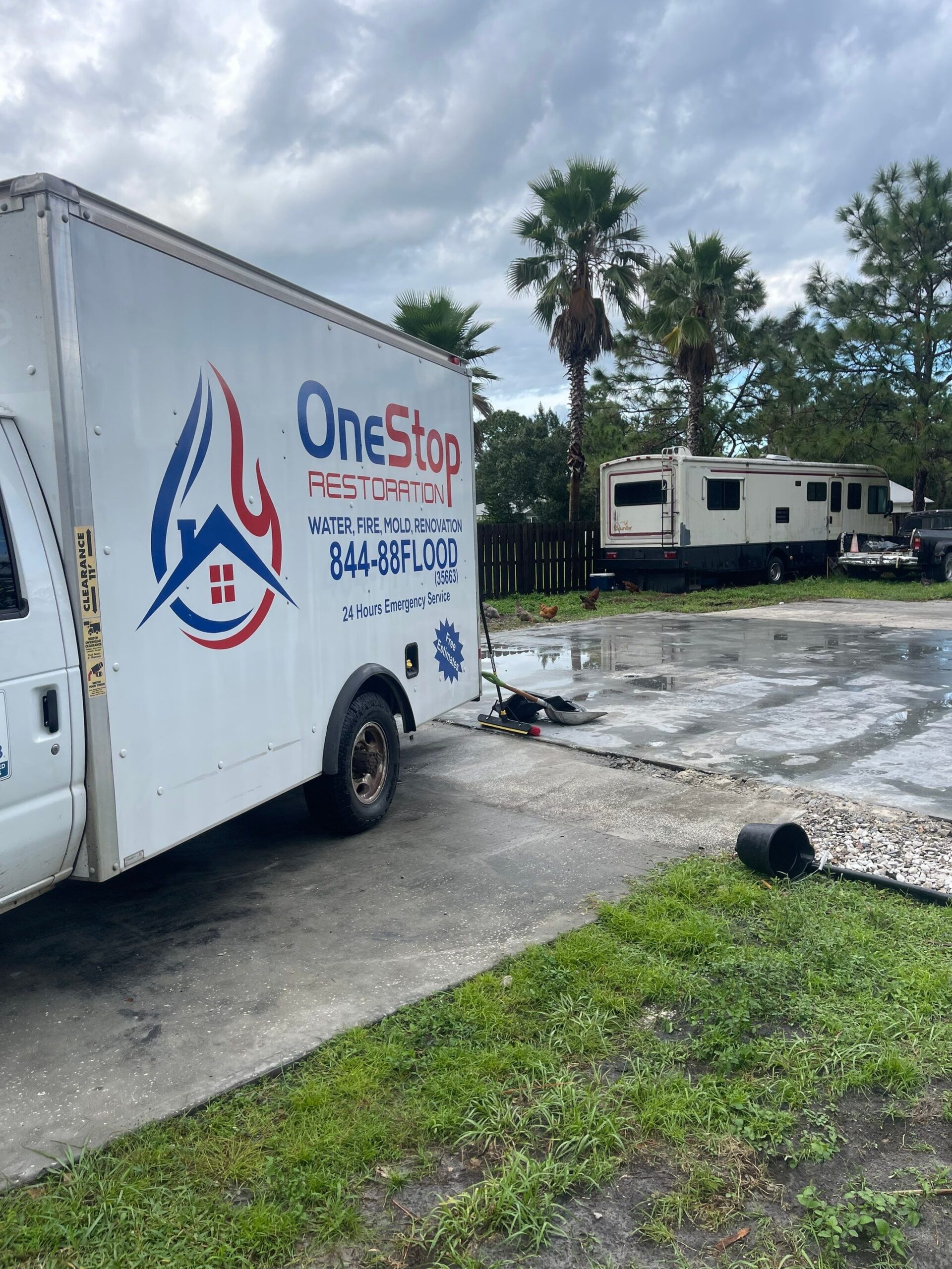 One Stop Restoration in Orlando FL crew and equipment (11)